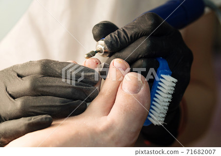 Hardware pedicure. Chiropody. Foot care. 71682007