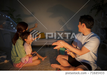 Concept of friendly family, happy family enjoying summer vacation at home 205 Concept of friendly family, happy family enjoying summer vacation at home 205 71685433