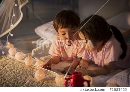 Concept of friendly family, happy family enjoying summer vacation at home 216 Concept of friendly family, happy family enjoying summer vacation at home 216 71685463