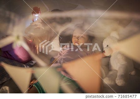 Concept of friendly family, happy family enjoying summer vacation at home 224 Concept of friendly family, happy family enjoying summer vacation at home 224 71685477