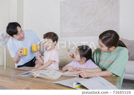 Concept of friendly family, happy family enjoying summer vacation at home 257 71685520