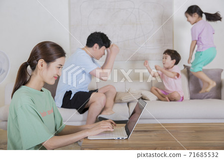 Concept of friendly family, happy family enjoying summer vacation at home 266 71685532