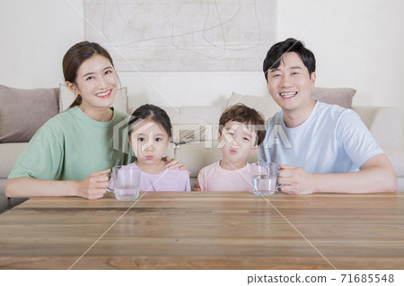 Concept of friendly family, happy family enjoying summer vacation at home 279 71685548