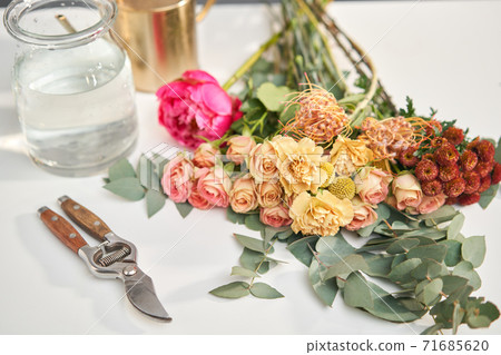 Bouquet 011. Flowers bunch, set for home. Fresh cut flowers for decoration home. European floral shop. Delivery fresh cut flower. Bouquet 011. Flowers bunch, set for home. Fresh cut flowers for decoration home. European floral shop. Delivery fresh cut flower. 71685620