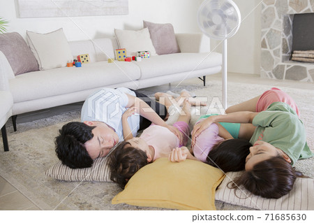 Concept of friendly family, happy family enjoying summer vacation at home 335 Concept of friendly family, happy family enjoying summer vacation at home 335 71685630