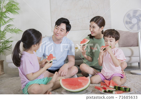 Concept of friendly family, happy family enjoying summer vacation at home 338 71685633
