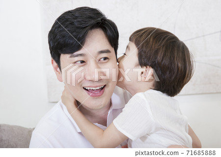 Concept of friendly family, Loving father and cute son 009 Concept of friendly family, Loving father and cute son 009 71685888