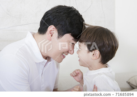 Concept of friendly family, Loving father and cute son 010 Concept of friendly family, Loving father and cute son 010 71685894