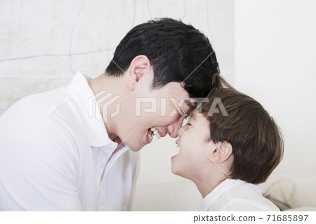 Concept of friendly family, Loving father and cute son 012 Concept of friendly family, Loving father and cute son 012 71685897