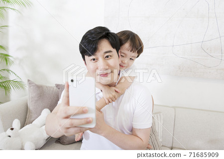 Concept of friendly family, Loving father and cute son 016 Concept of friendly family, Loving father and cute son 016 71685909