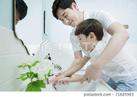 Concept of friendly family, Loving father and cute son 039 Concept of friendly family, Loving father and cute son 039 71685963