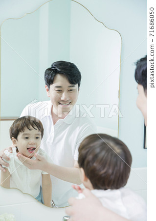 Concept of friendly family, Loving father and cute son 062 71686050