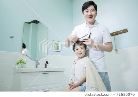 Concept of friendly family, Loving father and cute son 070 Concept of friendly family, Loving father and cute son 070 71686070