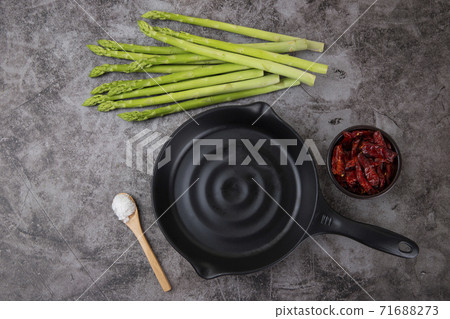 Close up of fresh green asparagus 136 71688273