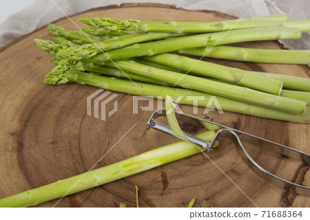 Close up of fresh green asparagus 169 71688364