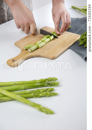 Close up of fresh green asparagus 181 71688394
