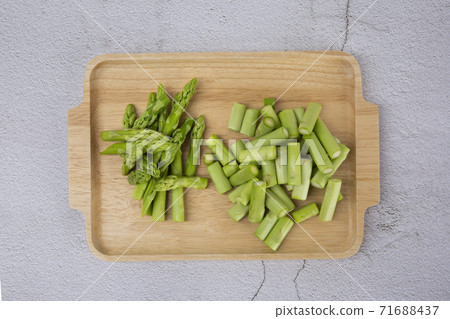 Close up of fresh green asparagus 195 71688437