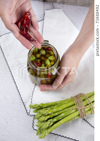 Close up of fresh green asparagus 215 71688492
