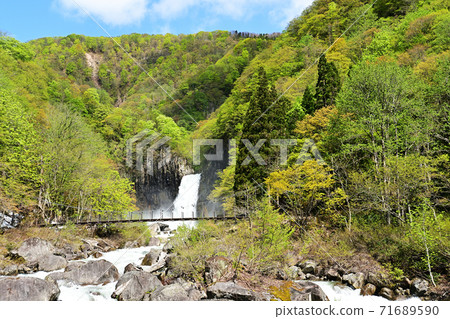 Naena Falls 71689590