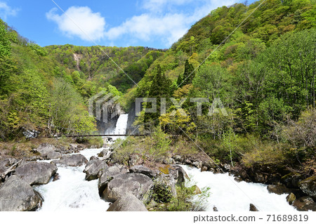 Naena Falls 71689819