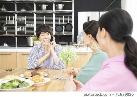 Happiness people lifestyle, smiling active senior ladies 005 71689820