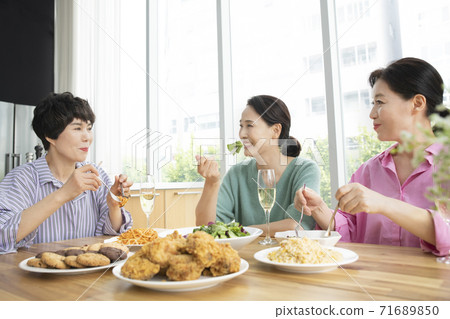 Happiness people lifestyle, smiling active senior ladies 018 Happiness people lifestyle, smiling active senior ladies 018 71689850