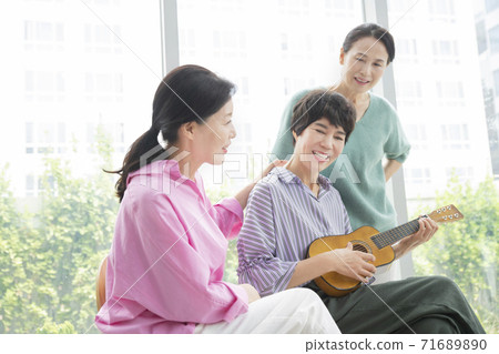 Happiness people lifestyle, smiling active senior ladies 033 71689890