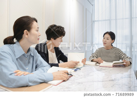 Happiness people lifestyle, smiling active senior ladies 095 71689989