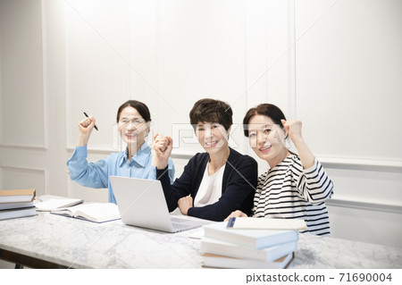 Happiness people lifestyle, smiling active senior ladies 104 71690004