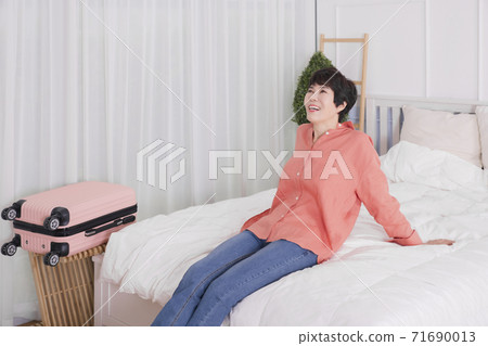 Happiness people lifestyle, smiling active senior ladies 113 71690013