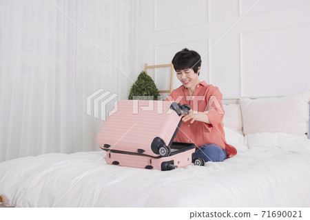 Happiness people lifestyle, smiling active senior ladies 122 Happiness people lifestyle, smiling active senior ladies 122 71690021