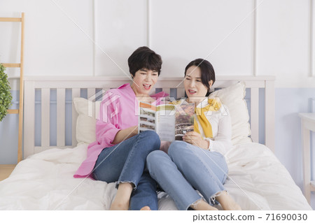 Happiness people lifestyle, smiling active senior ladies 129 Happiness people lifestyle, smiling active senior ladies 129 71690030