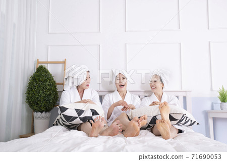 Happiness people lifestyle, smiling active senior ladies 151 71690053