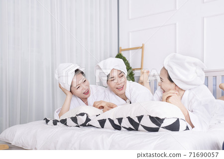 Happiness people lifestyle, smiling active senior ladies 156 71690057