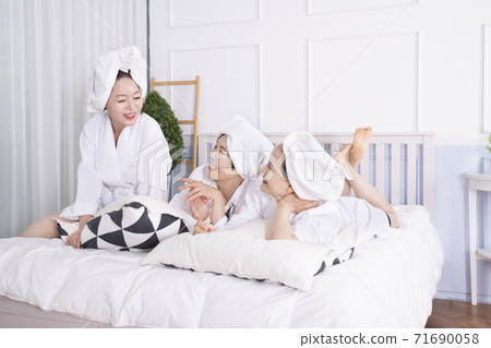 Happiness people lifestyle, smiling active senior ladies 157 71690058