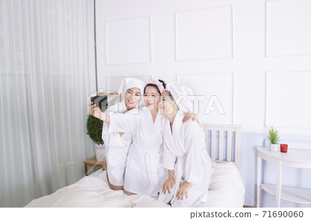 Happiness people lifestyle, smiling active senior ladies 159 Happiness people lifestyle, smiling active senior ladies 159 71690060