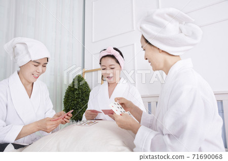 Happiness people lifestyle, smiling active senior ladies 166 Happiness people lifestyle, smiling active senior ladies 166 71690068