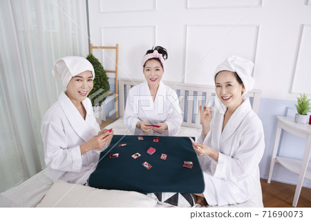 Happiness people lifestyle, smiling active senior ladies 172 71690073
