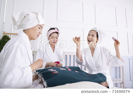 Happiness people lifestyle, smiling active senior ladies 173 71690074