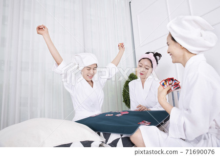 Happiness people lifestyle, smiling active senior ladies 174 71690076
