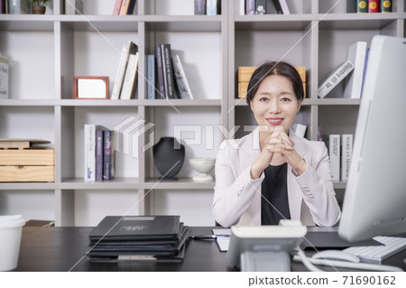 Happiness people lifestyle, senior businesswoman in office 064 71690162