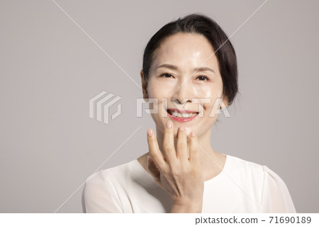 Happiness and healthy lifestyle, clean skin care natural beauty 015 71690189