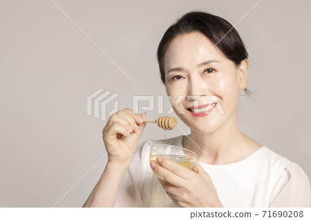 Happiness and healthy lifestyle, clean skin care natural beauty 034 71690208