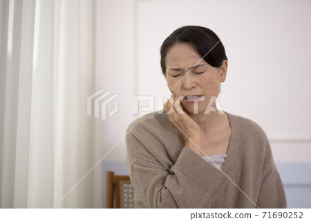 female disease concept, middle aged woman feeling pain 010 female disease concept, middle aged woman feeling pain 010 71690252