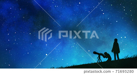 人們觀察天文物體，繁星點點的天空 71693280