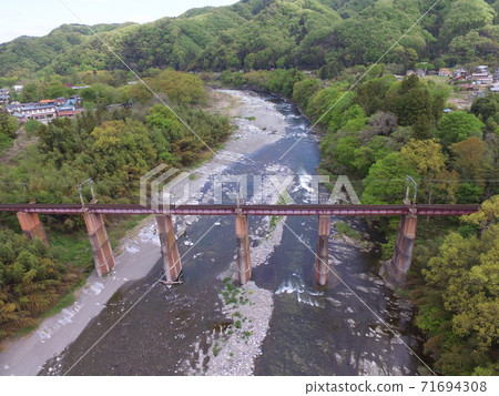 Arakawa Bridge-aerial view with drone (Nagasu, Nagasu-cho, Chichibu-gun, Saitama Prefecture, Shimodano, Minano-cho) Arakawa Bridge-aerial view with drone (Nagasu, Nagasu-cho, Chichibu-gun, Saitama Prefecture, Shimodano, Minano-cho) 71694308