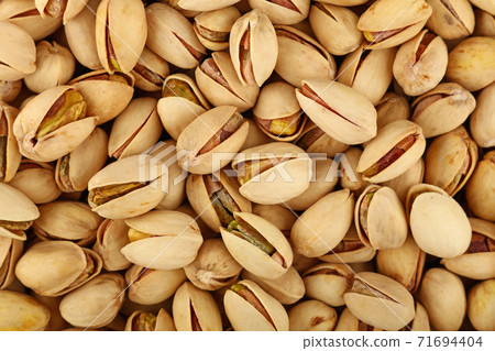 Background of fresh roasted pistachio nuts 71694404
