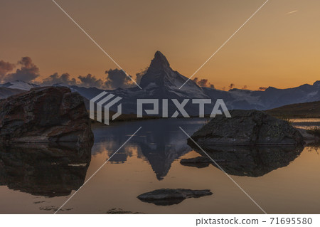Matterhorn sunset from lake Stellisee 71695580