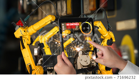 Engineer controls robotic arms by augmented reality industry technology Engineer controls robotic arms by augmented reality industry technology 71696232