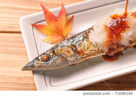 鹽烤秋刀魚 71696284